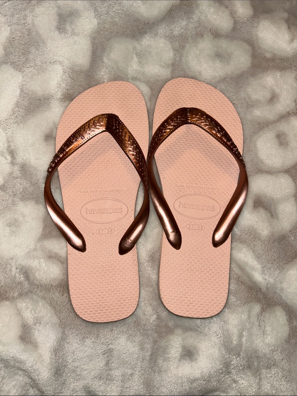Havaianas Light Pink Flip Flops with Metallic Rose Gold Straps
